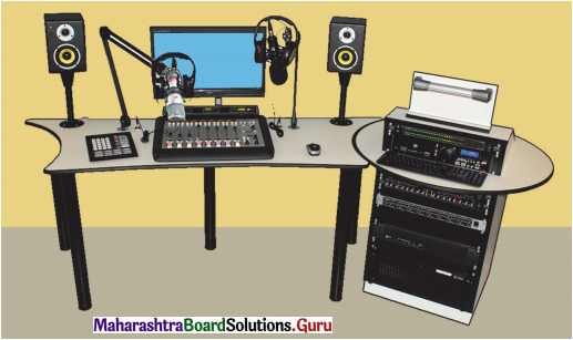 Maharashtra-Board-Class-12-Hindi-Yuvakbharati-Solutions-Chapter-16-मैं-उद्घोषक-1